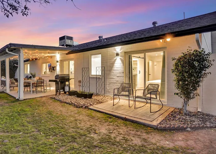 Slice Of Paradise, Remodel W Free Heated Pool Holiday home *