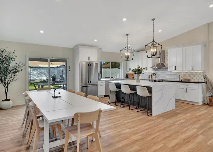 Slice Of Paradise, Remodel W Free Heated Pool Holiday home Phoenix
