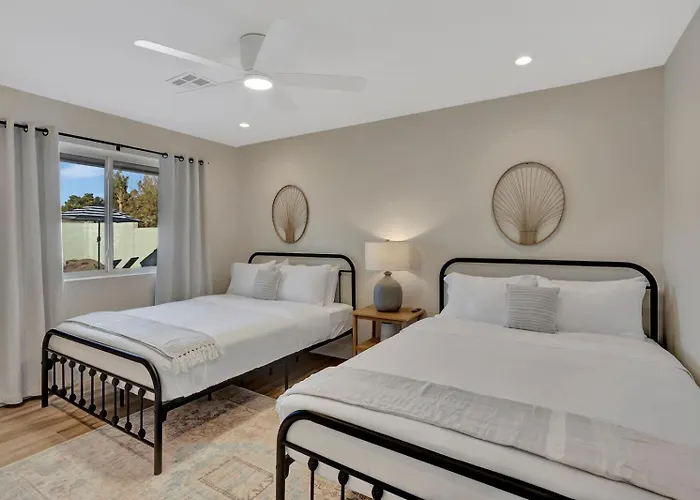 Slice Of Paradise, Remodel W Free Heated Pool Holiday home