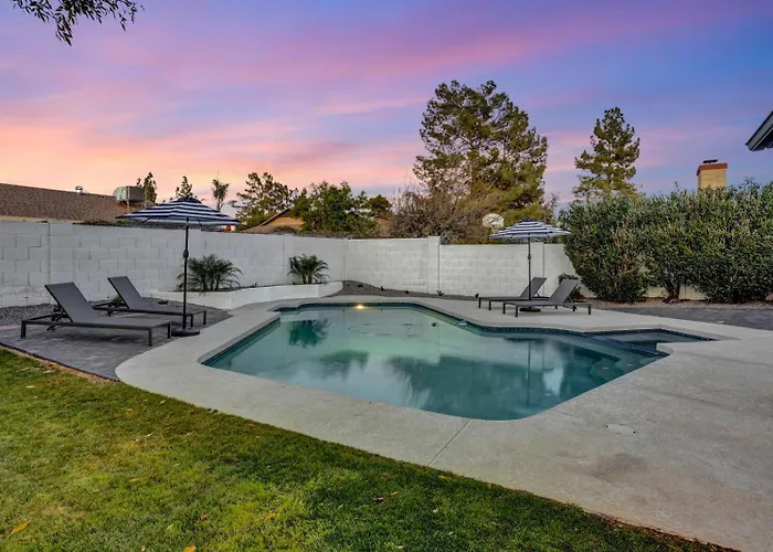 Slice Of Paradise, Remodel W Free Heated Pool Holiday home Phoenix